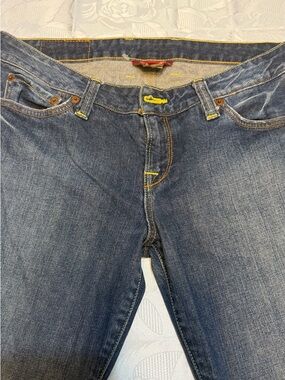 Lucky Brand Men’s Medium Blue Straight Jeans with Contrast Stitching